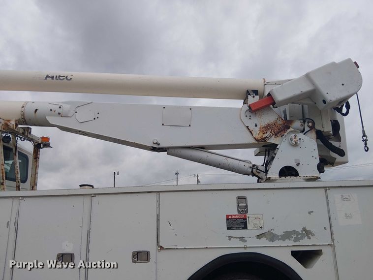 image for item DU3114 2007 International 7300 bucket truck