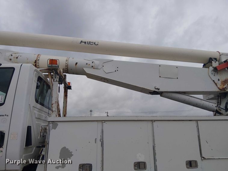 image for item DU3114 2007 International 7300 bucket truck