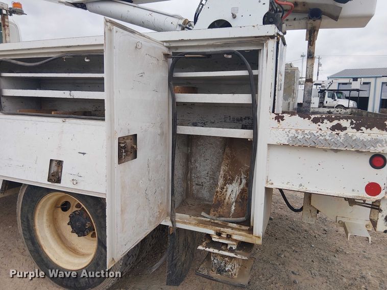 image for item DU3114 2007 International 7300 bucket truck