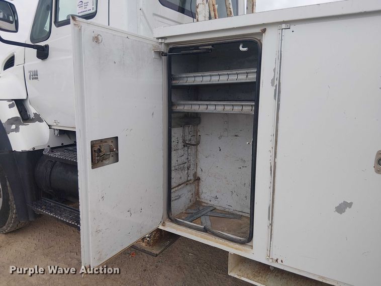 image for item DU3114 2007 International 7300 bucket truck