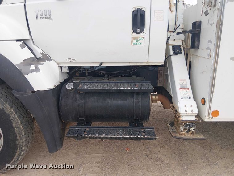 image for item DU3114 2007 International 7300 bucket truck