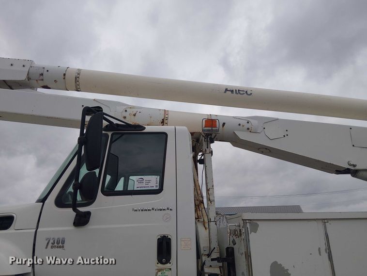 image for item DU3114 2007 International 7300 bucket truck