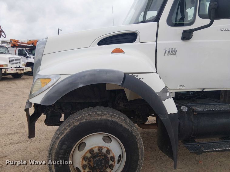 image for item DU3114 2007 International 7300 bucket truck