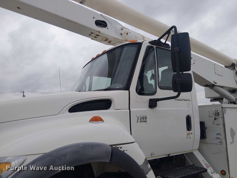 image for item DU3114 2007 International 7300 bucket truck