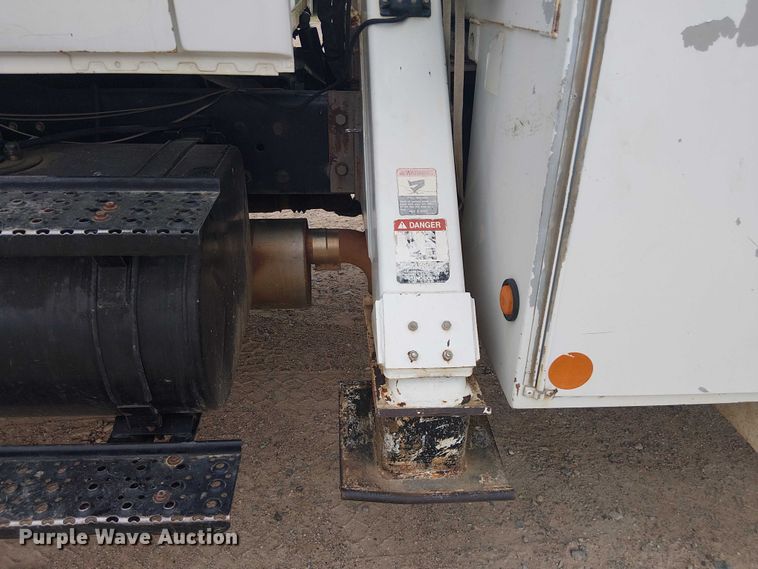 image for item DU3114 2007 International 7300 bucket truck