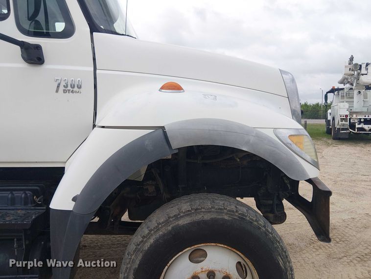 image for item DU3114 2007 International 7300 bucket truck