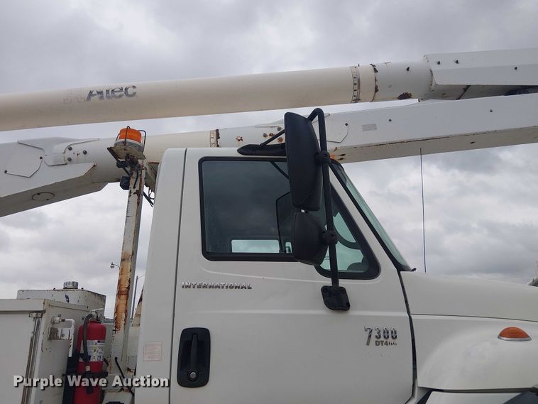 image for item DU3114 2007 International 7300 bucket truck