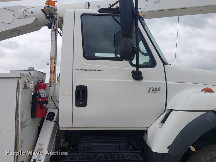 image for item DU3114 2007 International 7300 bucket truck