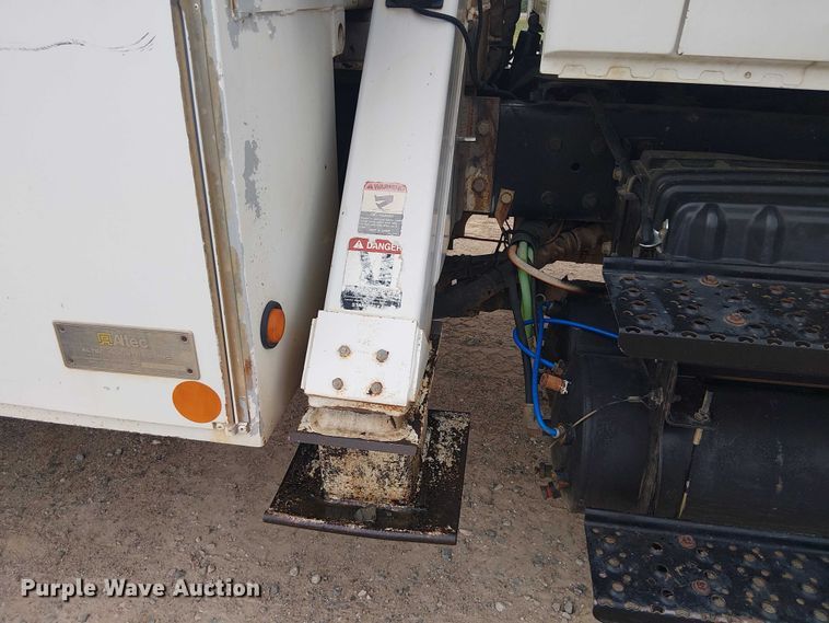 image for item DU3114 2007 International 7300 bucket truck