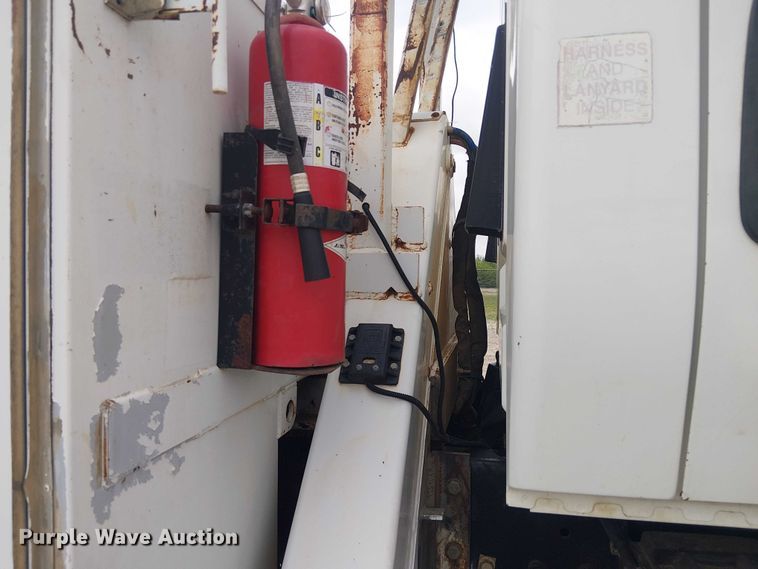 image for item DU3114 2007 International 7300 bucket truck