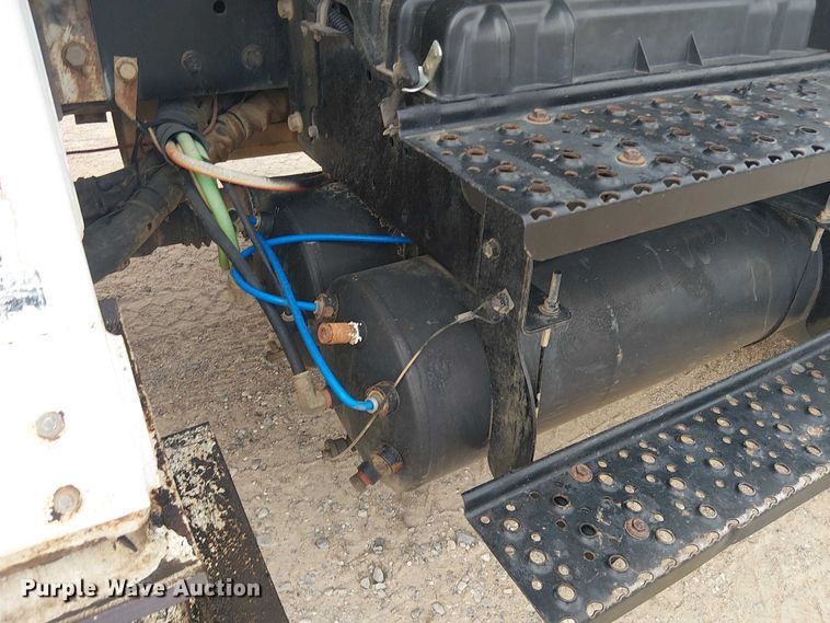 image for item DU3114 2007 International 7300 bucket truck