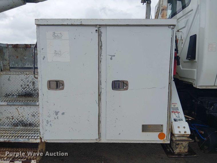 image for item DU3114 2007 International 7300 bucket truck