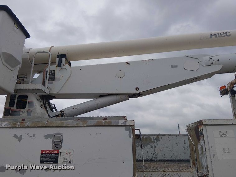 image for item DU3114 2007 International 7300 bucket truck