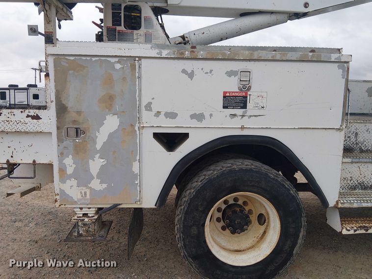 image for item DU3114 2007 International 7300 bucket truck