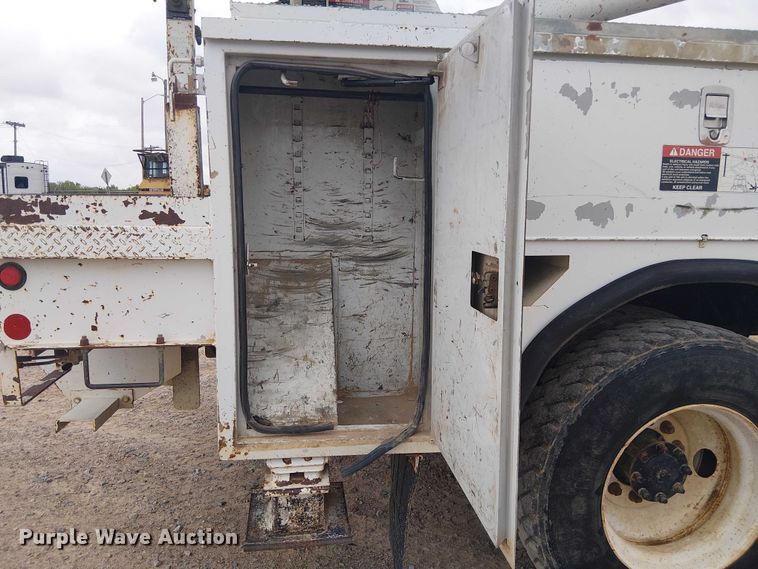 image for item DU3114 2007 International 7300 bucket truck