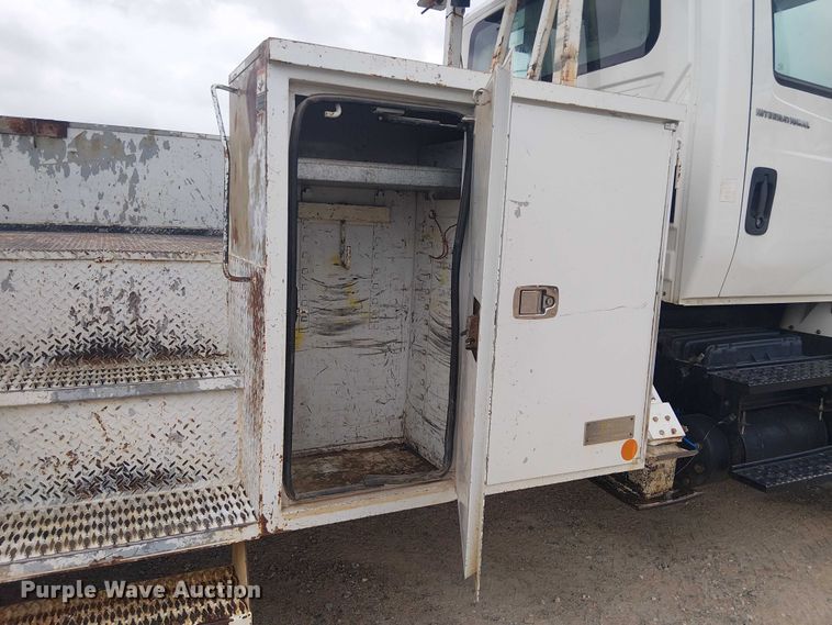 image for item DU3114 2007 International 7300 bucket truck