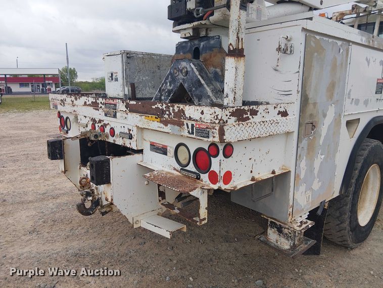 image for item DU3114 2007 International 7300 bucket truck