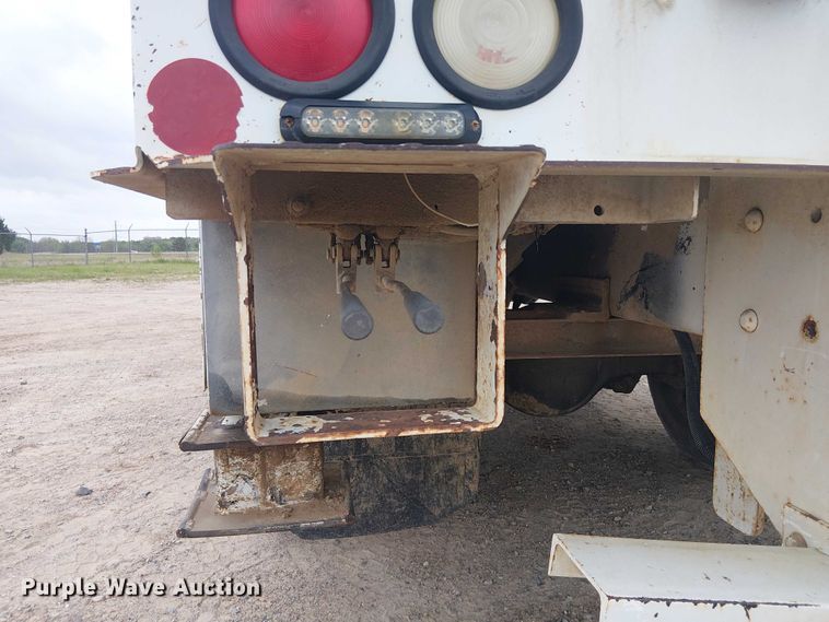 image for item DU3114 2007 International 7300 bucket truck