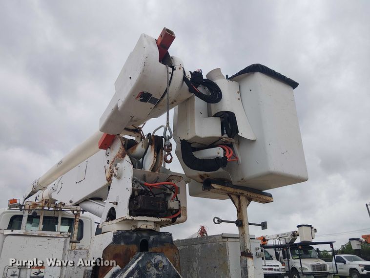 image for item DU3114 2007 International 7300 bucket truck
