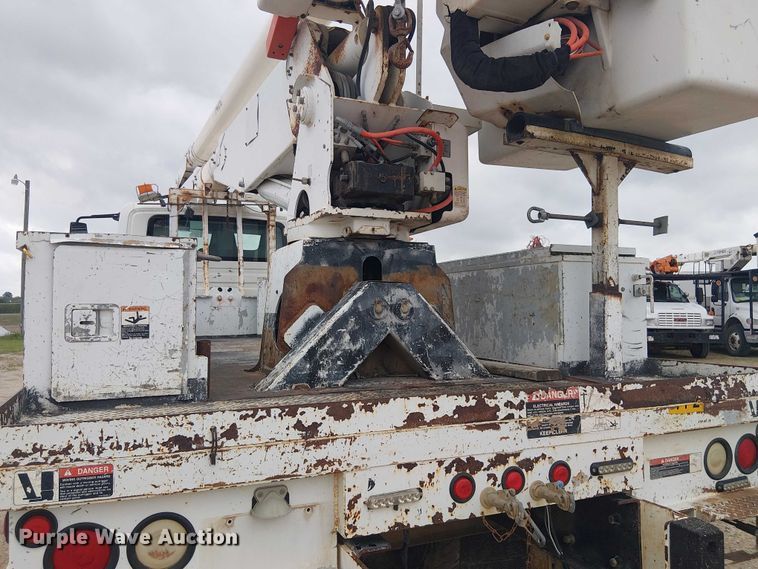 image for item DU3114 2007 International 7300 bucket truck