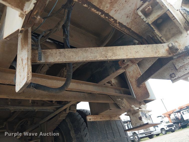 image for item DU3114 2007 International 7300 bucket truck