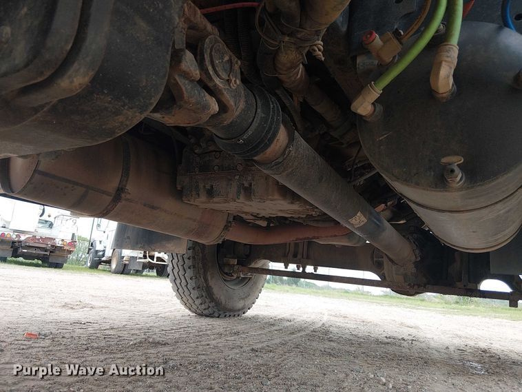 image for item DU3114 2007 International 7300 bucket truck