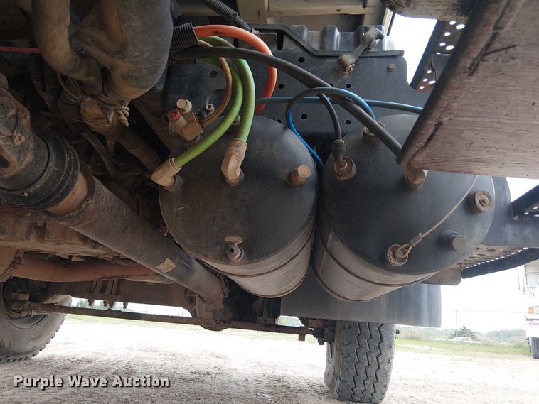 image for item DU3114 2007 International 7300 bucket truck