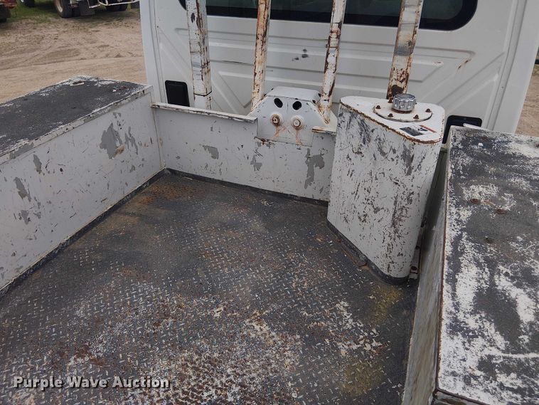 image for item DU3114 2007 International 7300 bucket truck