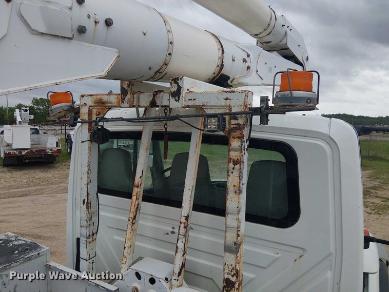 image for item DU3114 2007 International 7300 bucket truck