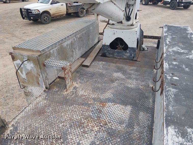 image for item DU3114 2007 International 7300 bucket truck