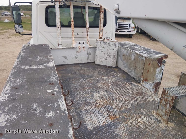 image for item DU3114 2007 International 7300 bucket truck