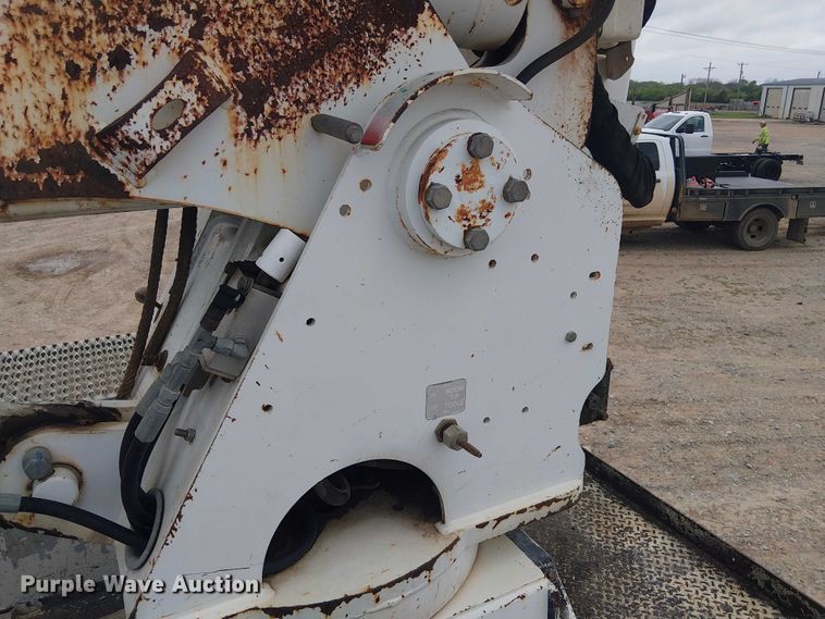 image for item DU3114 2007 International 7300 bucket truck