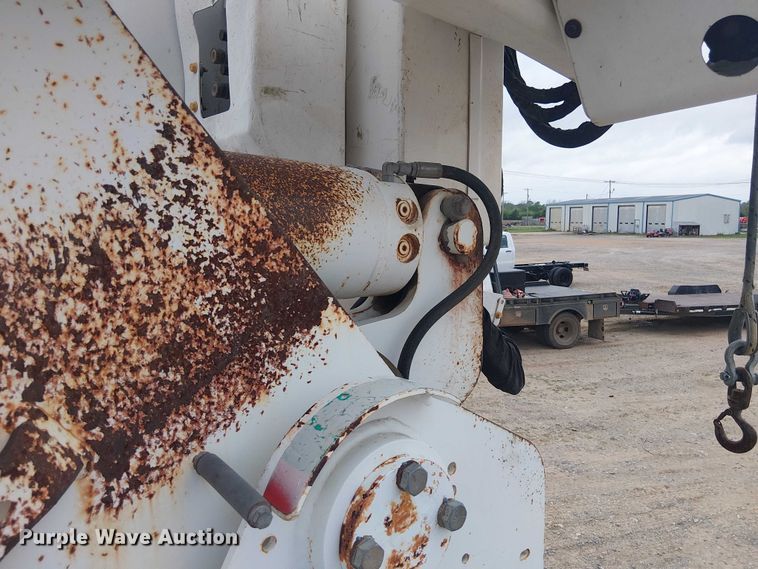 image for item DU3114 2007 International 7300 bucket truck