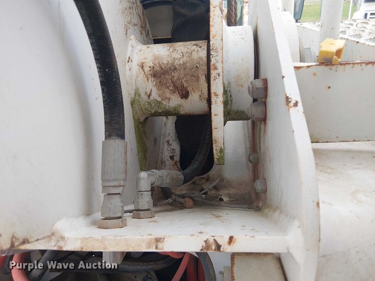 image for item DU3114 2007 International 7300 bucket truck