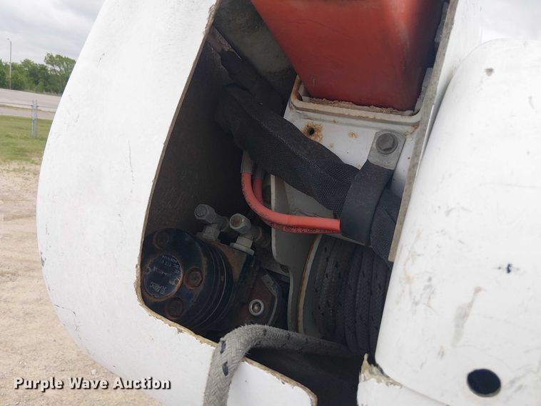 image for item DU3114 2007 International 7300 bucket truck