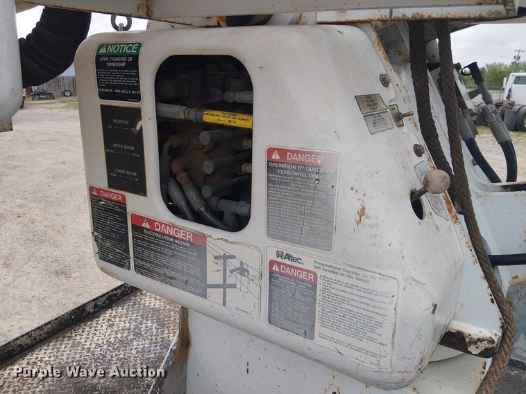 image for item DU3114 2007 International 7300 bucket truck