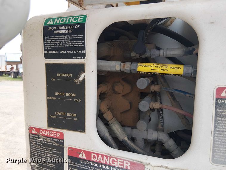 image for item DU3114 2007 International 7300 bucket truck