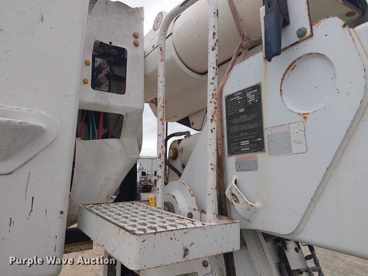 image for item DU3114 2007 International 7300 bucket truck