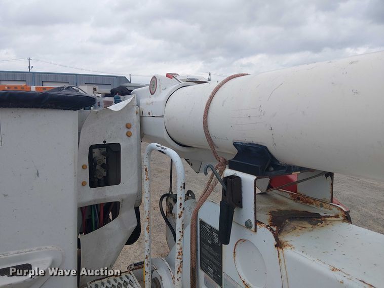 image for item DU3114 2007 International 7300 bucket truck