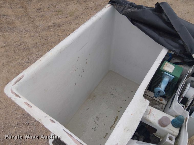 image for item DU3114 2007 International 7300 bucket truck