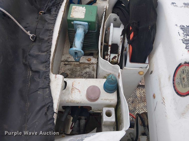 image for item DU3114 2007 International 7300 bucket truck