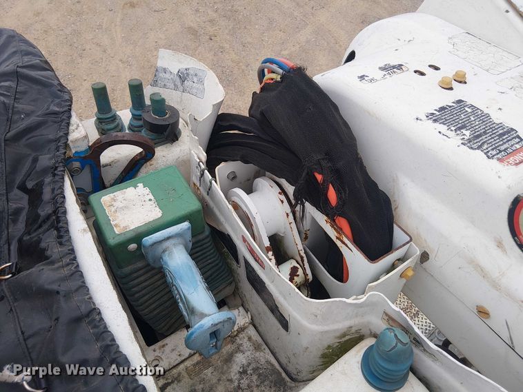 image for item DU3114 2007 International 7300 bucket truck