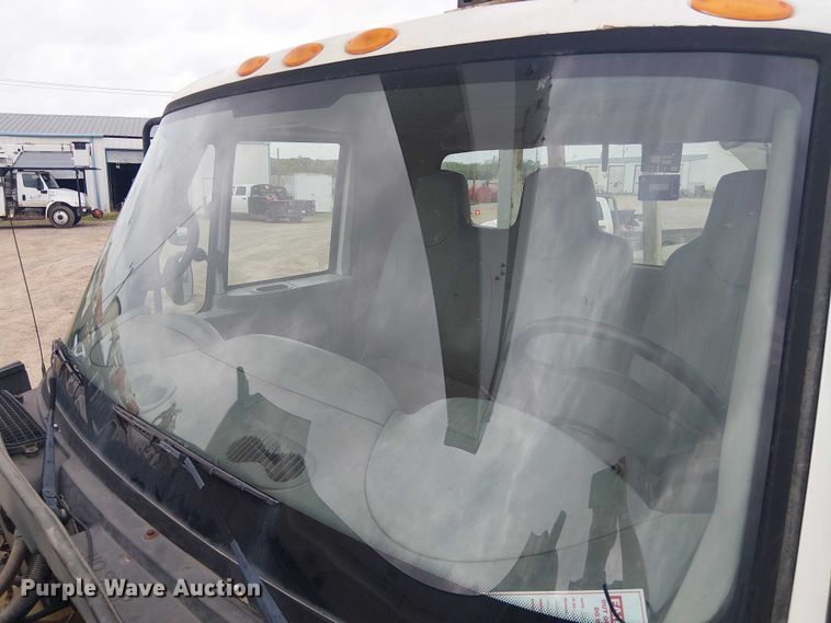 image for item DU3114 2007 International 7300 bucket truck