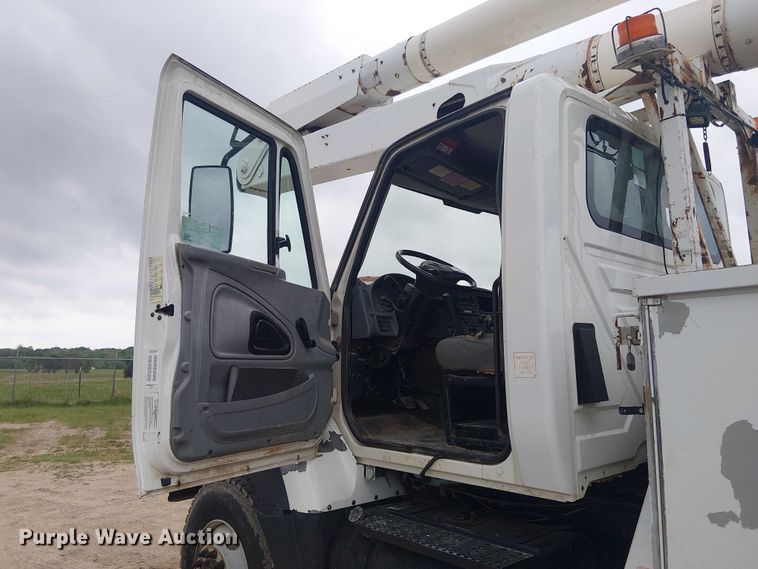 image for item DU3114 2007 International 7300 bucket truck