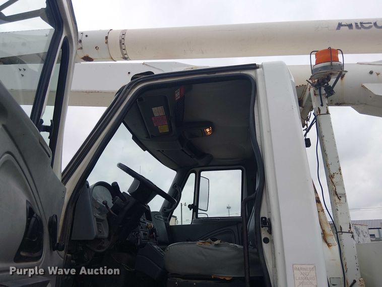 image for item DU3114 2007 International 7300 bucket truck