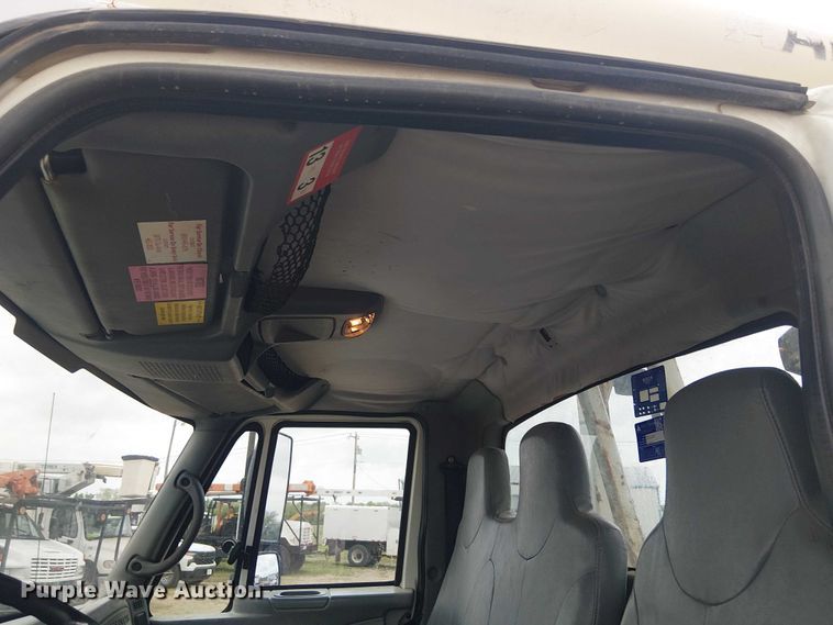 image for item DU3114 2007 International 7300 bucket truck