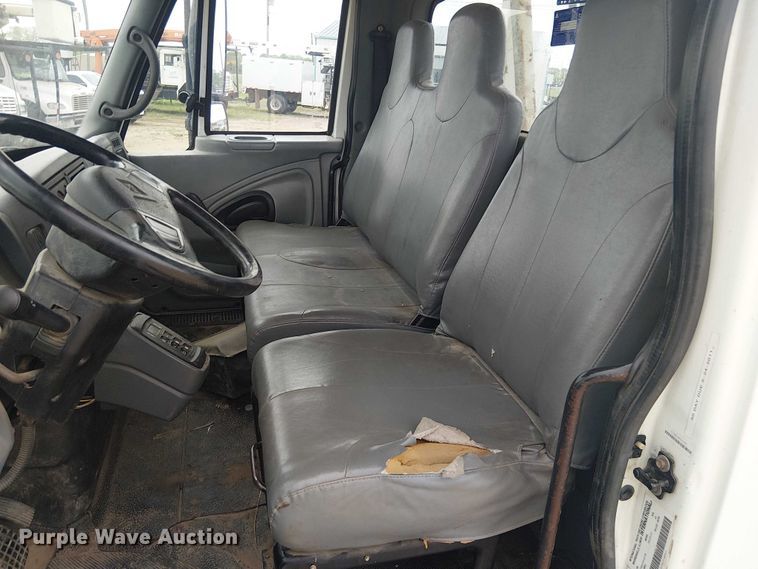 image for item DU3114 2007 International 7300 bucket truck