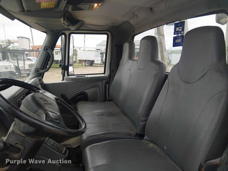 image for item DU3114 2007 International 7300 bucket truck