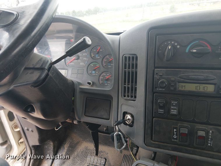 image for item DU3114 2007 International 7300 bucket truck