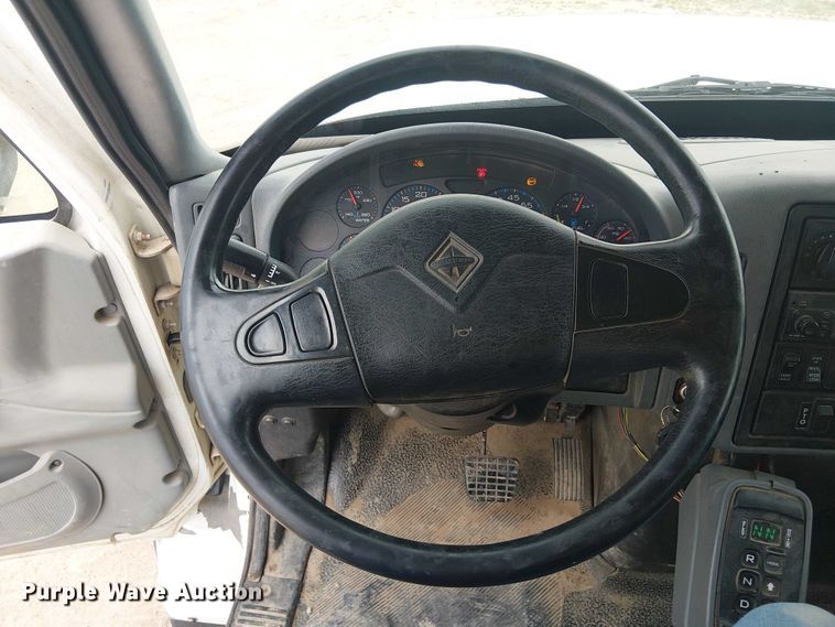 image for item DU3114 2007 International 7300 bucket truck